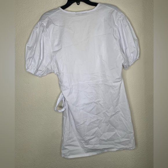 Velvet Torch Cute white dress - Picture 2 of 3